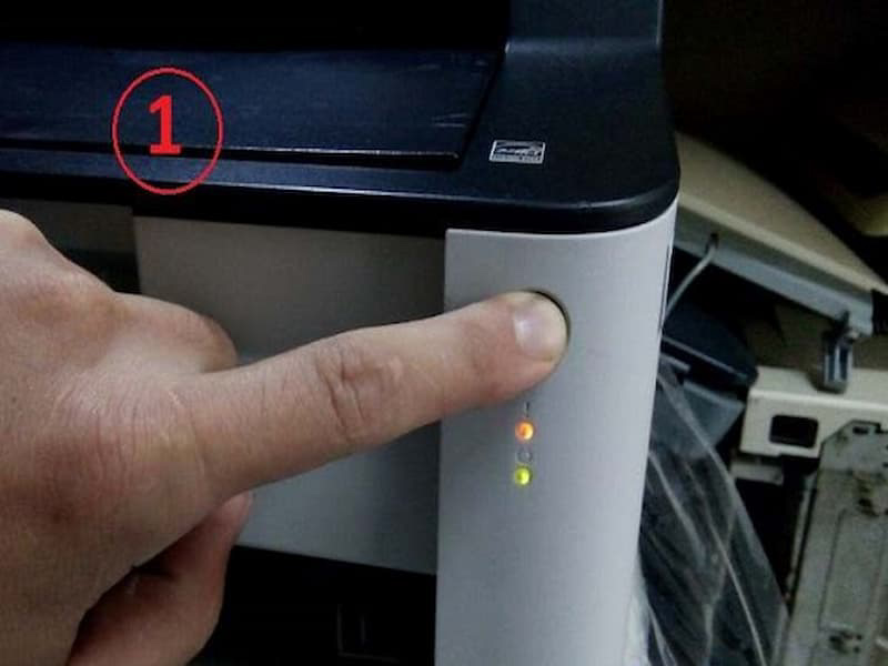 Đèn vàng liên tục nháy