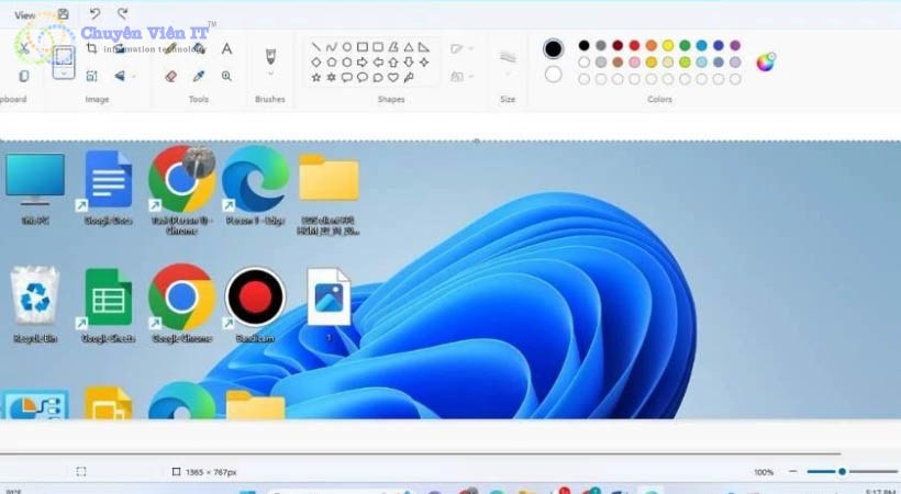 Nhấn tổ hợp phím Ctrl + V để dán ảnh chụp màn hình vừa chụp vào ứng dụng Paint.