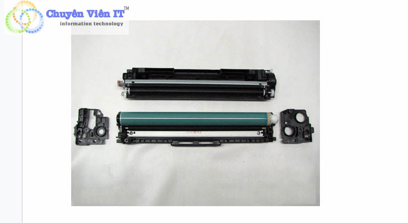 Trục cao su bị hỏng nên máy in bị lem mực một bên.